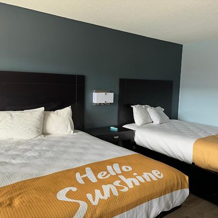 Red Carpet Inn & Suites - Данвилл Экстерьер фото