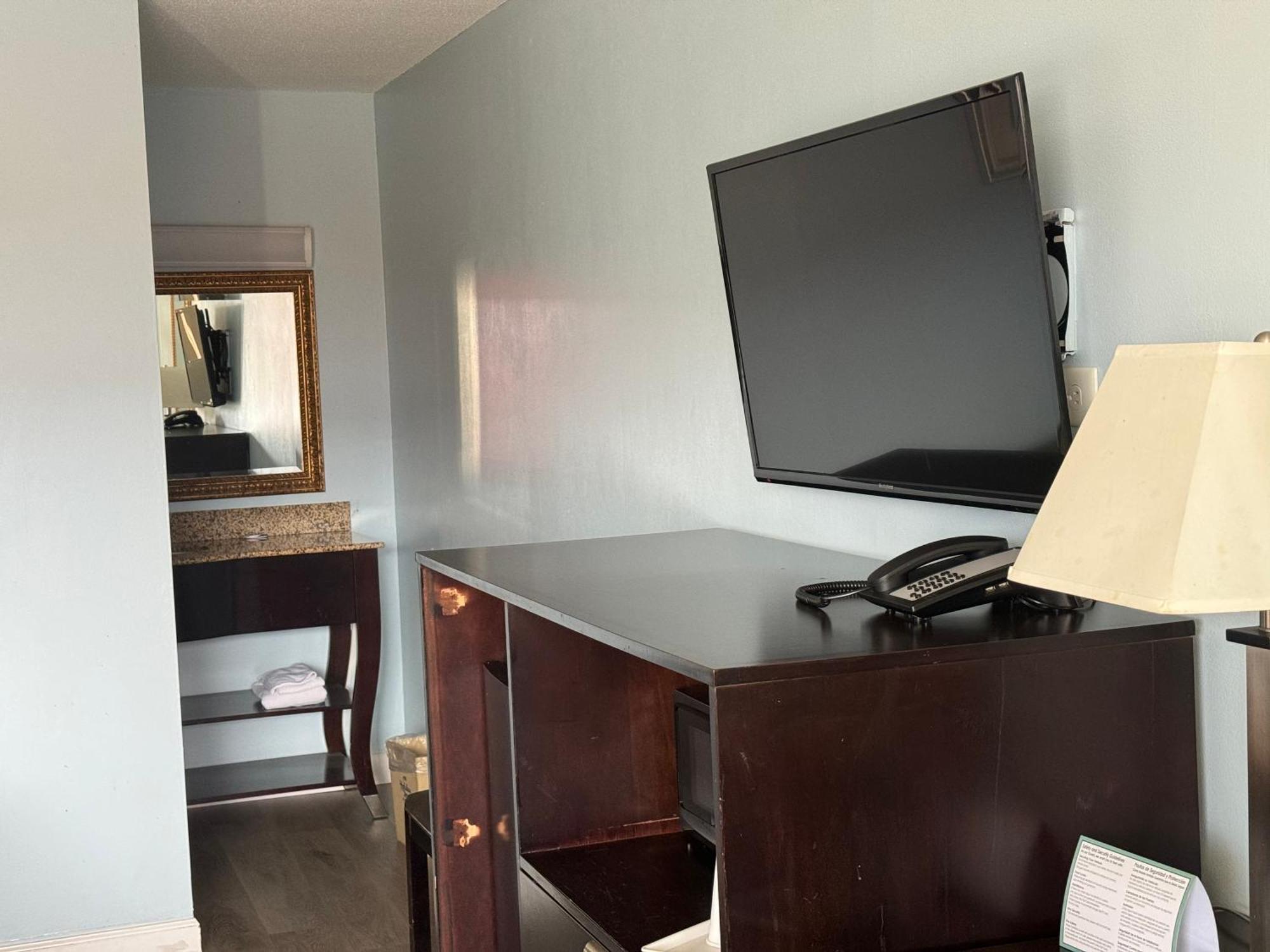 Red Carpet Inn & Suites - Данвилл Экстерьер фото