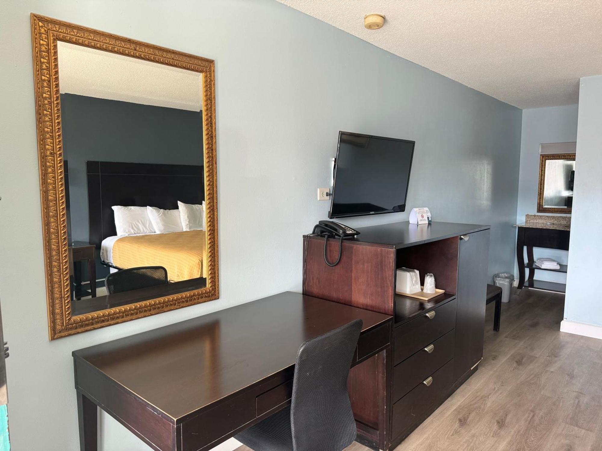 Red Carpet Inn & Suites - Данвилл Экстерьер фото