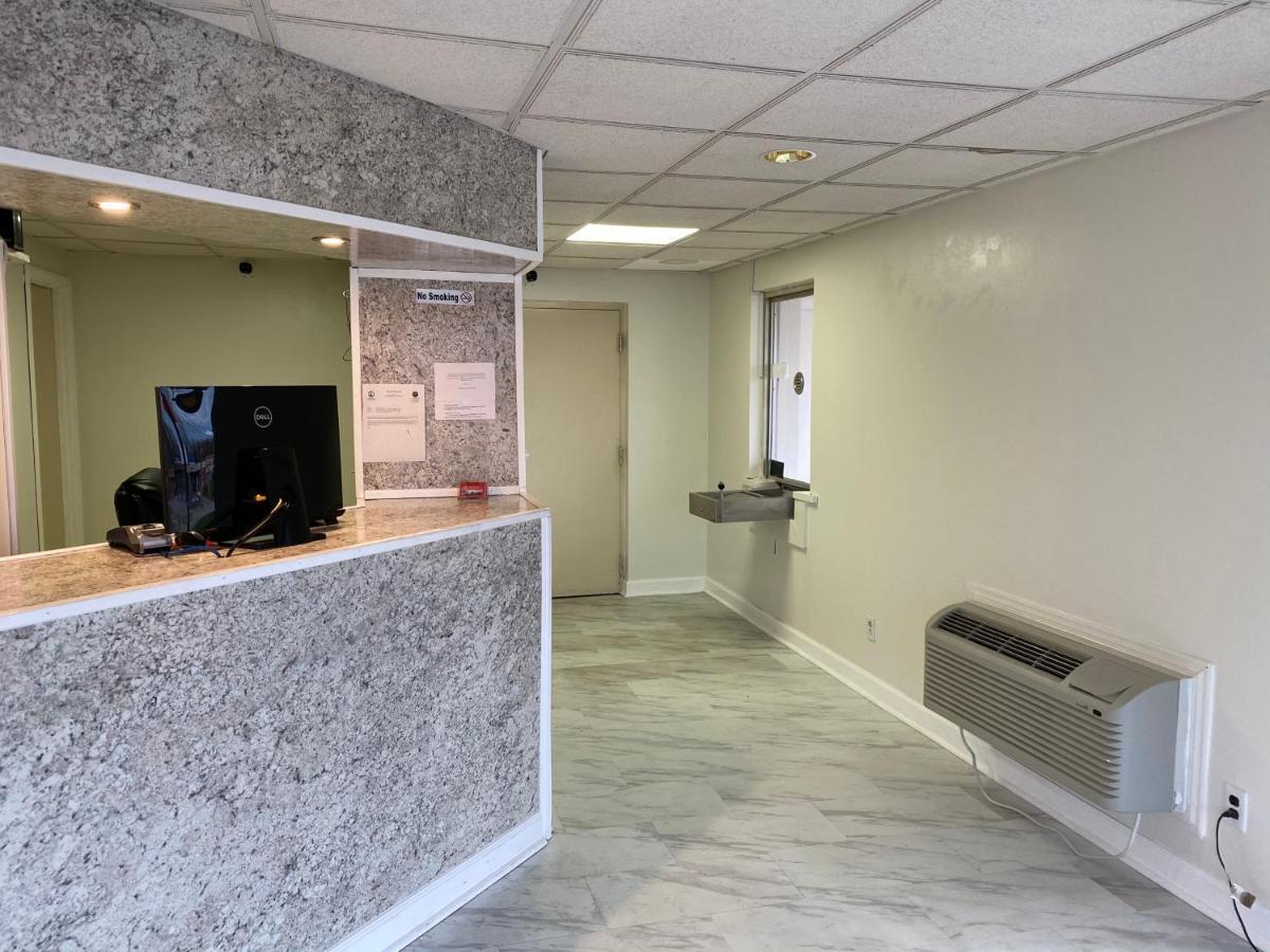 Red Carpet Inn & Suites - Данвилл Экстерьер фото