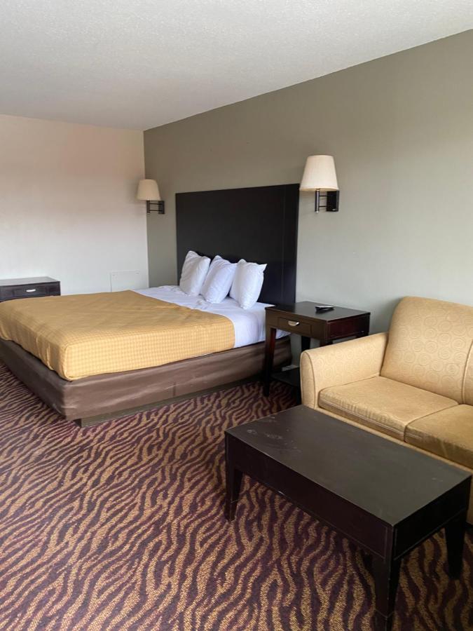 Red Carpet Inn & Suites - Данвилл Экстерьер фото
